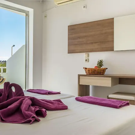 Stamos ファリラキ