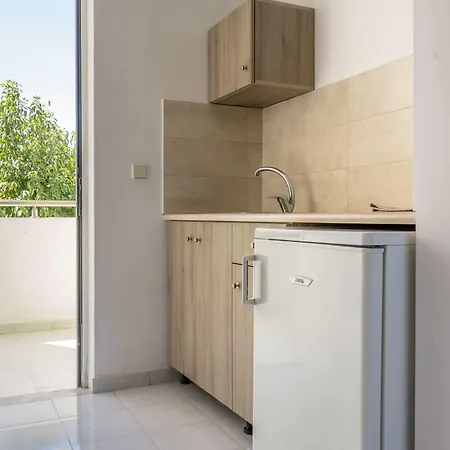 Stamos ホテル ファリラキ