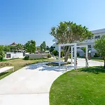 Stamos Hotel