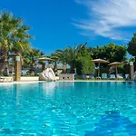 Stamos Hotel