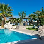 Stamos Hotel